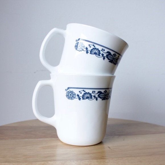 | MOVING SALE | • the vtg Corningware mugs - Picture 3 of 6